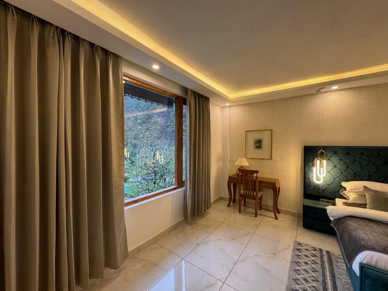 Ausnya Tirthan Banjār Exterior foto